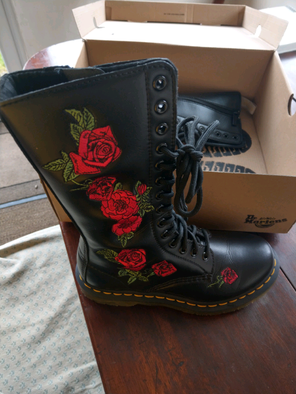 black dr martens size 4